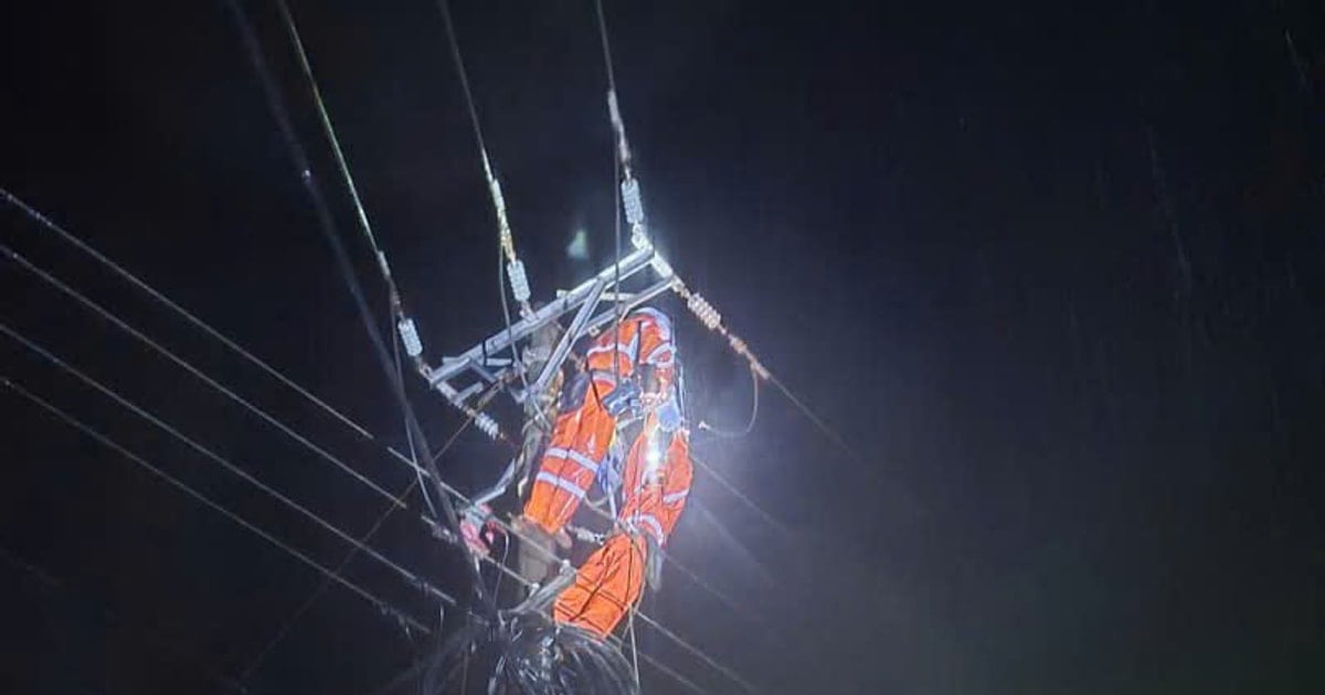 Nỗ lực cấp điện trở lại 100% trong ngày 2/11