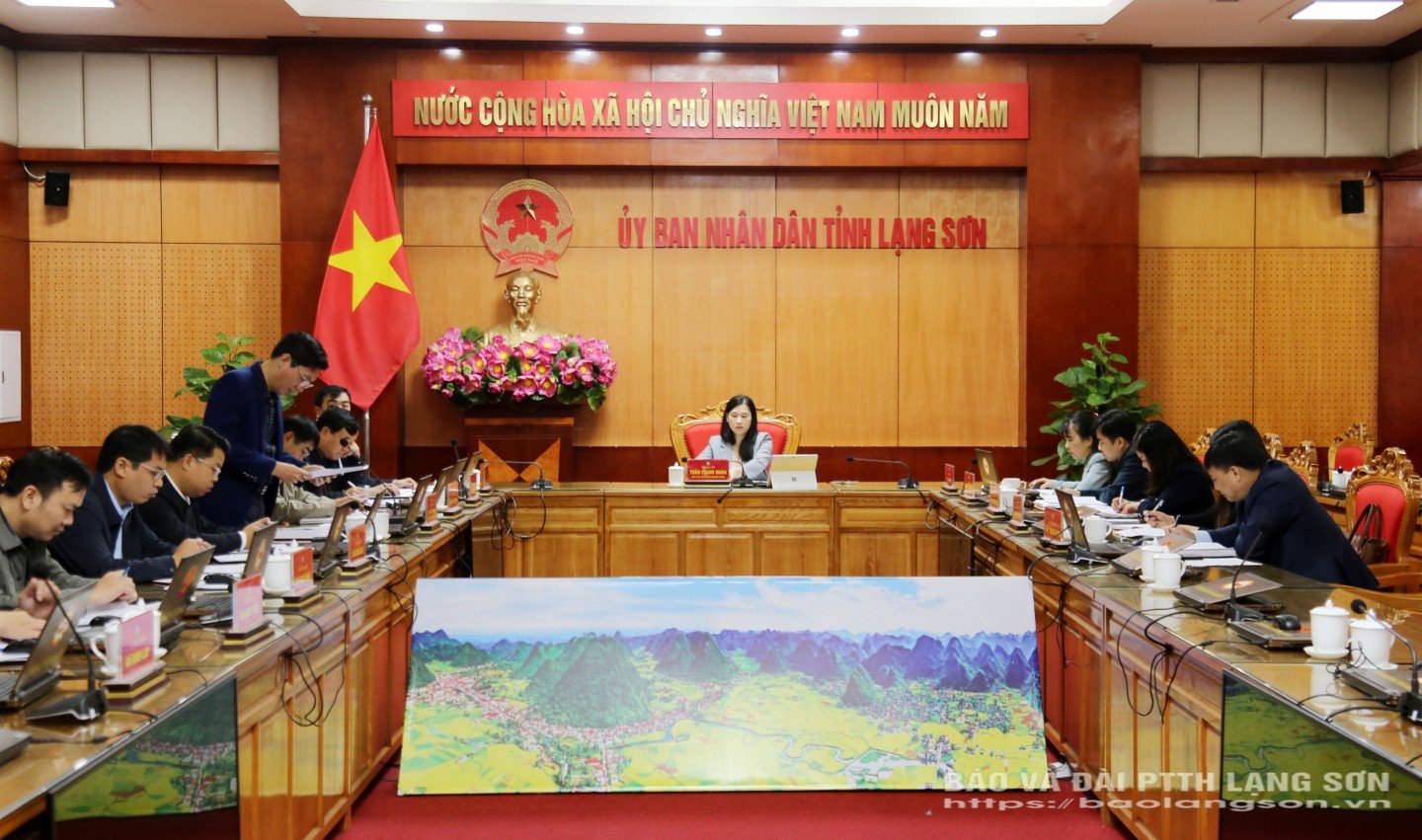 İl İnşaat Yatırım Proje Yönetim Kurulu Başkanları, toplantıda hayata geçirilen 3 projeye ilişkin bilgi verdi.