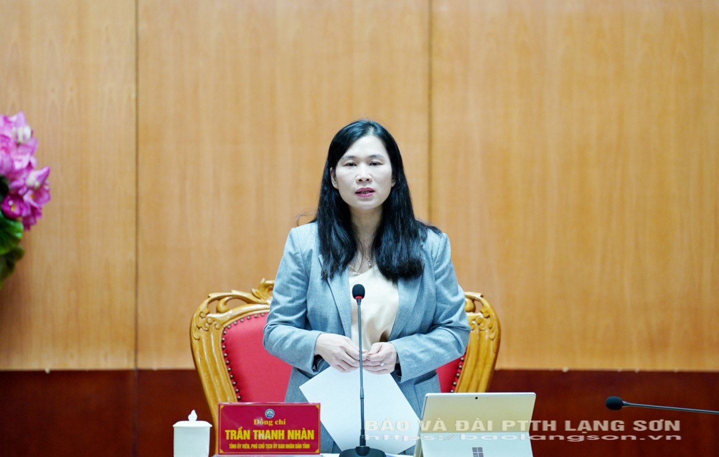 Toplantıda Lang Son İl Halk Komitesi Başkan Yardımcısı Yoldaş Tran Thanh Nhan konuştu.