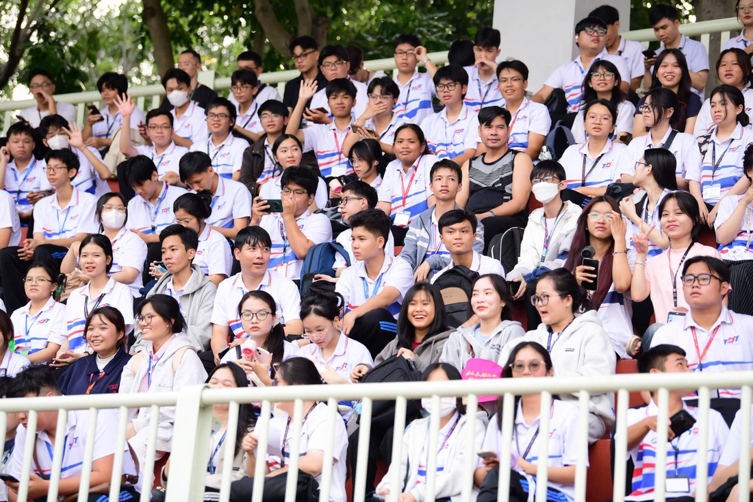 bóng đá công nhân - Ảnh 2.