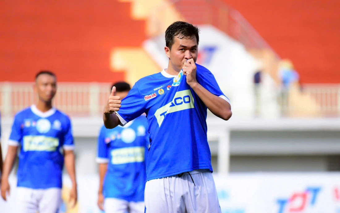 bóng đá công nhân - Ảnh 4.