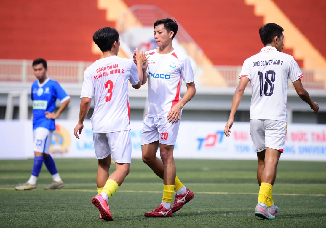 bóng đá công nhân - Ảnh 5.