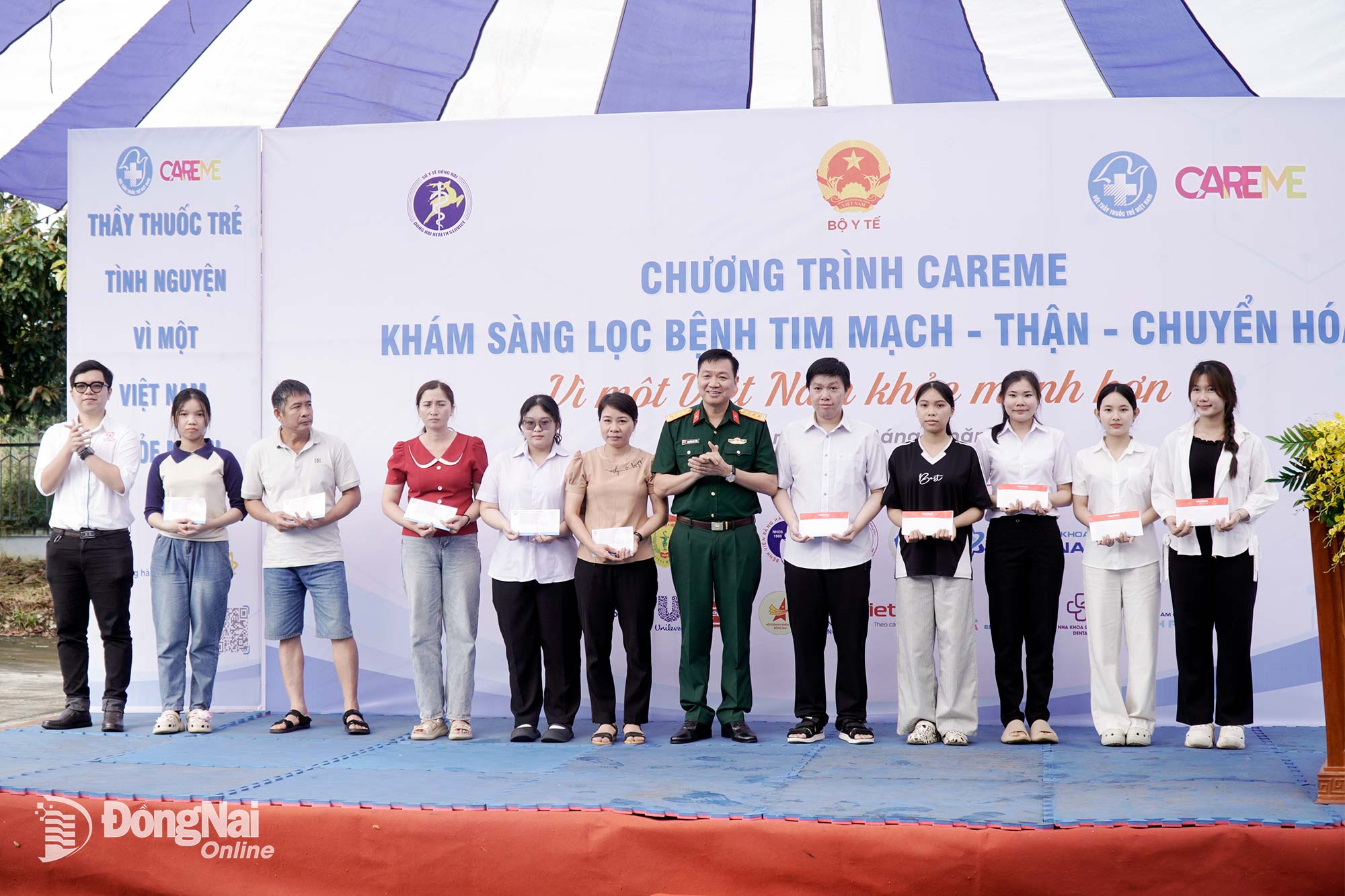 Många studenter med hälsovetenskap som befinner sig i svåra omständigheter fick stipendier för
