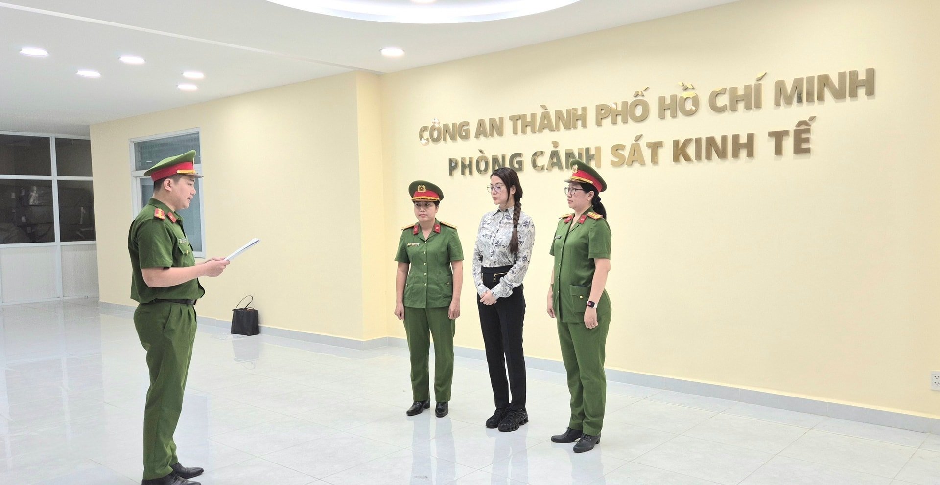 Diễn viên Trương Ngọc Ánh bị bắt tạm giam: Cú trượt đáng tiếc của một hình tượng - Ảnh 2.