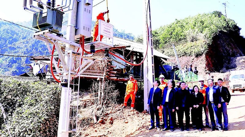 Energize Vang On landsbyen, Hung Loi kommune, Tuyen Quang-provinsen.