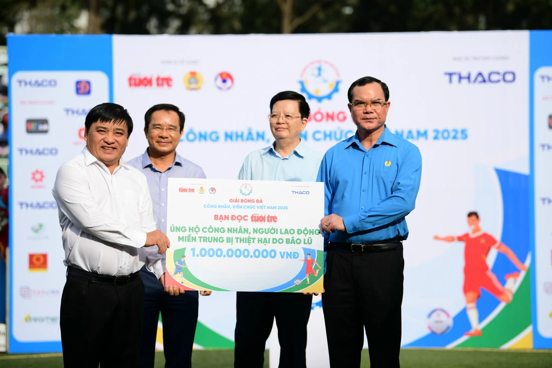 bóng đá công nhân - Ảnh 11.