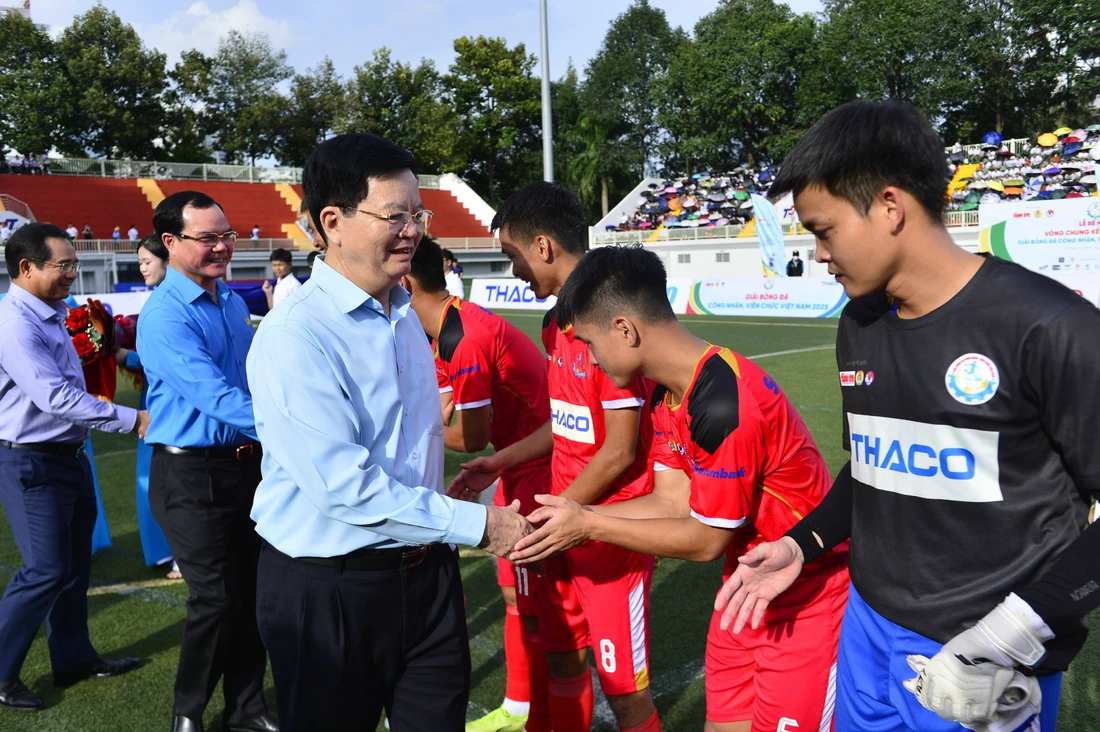 bóng đá công nhân - Ảnh 8.