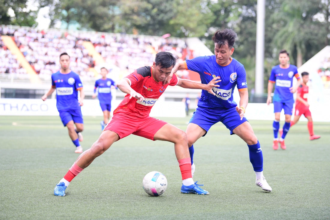 bóng đá công nhân - Ảnh 1.