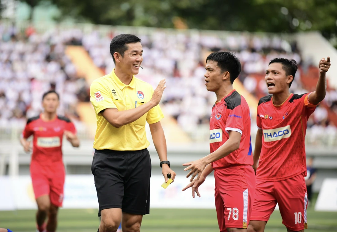 bóng đá công nhân - Ảnh 4.