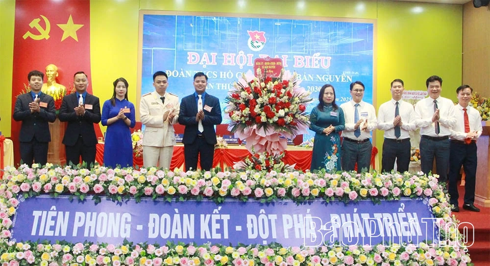 Primul Congres al Uniunii Tineretului din Comuna Ban Nguyen