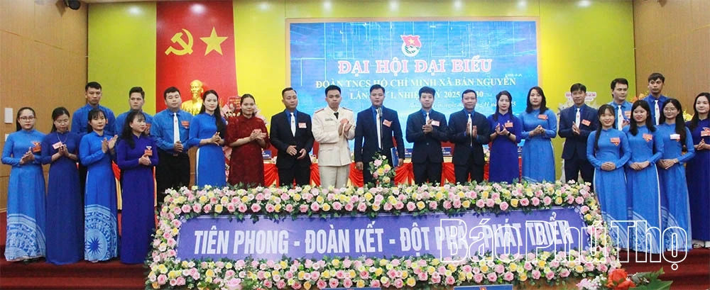 Primul Congres al Uniunii Tineretului din Comuna Ban Nguyen