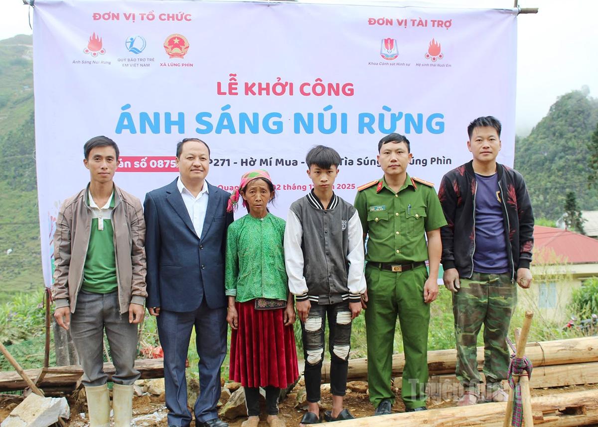 Começamos a construir uma casa para Ho Mi Mua.