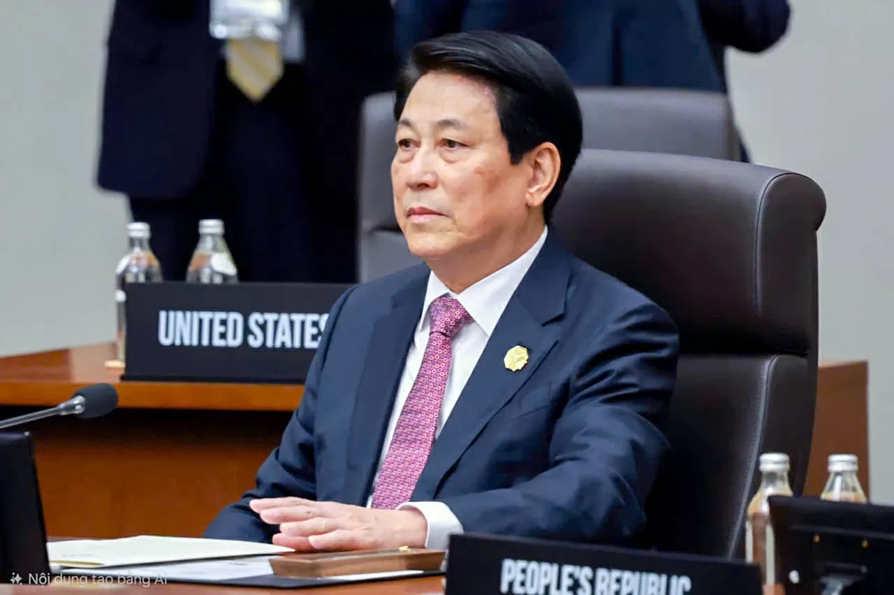 Thứ trưởng Nguyễn Minh Hằng trả lời phỏng vấn về chuyến công tác của Chủ tịch nước Lương Cường tham dự Tuần lễ cấp cao APEC 2025 kết hợp hoạt động son