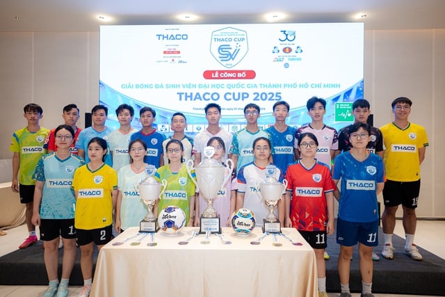 12 fotbollslag tävlar i THACO CUP 2025: En stor lekplats för studenter i Ho Chi Minh-staden - Foto 1. 12 đội bóng tranh tài tại THACO CUP 2025: Sân chơi lớn của sinh viên TP.HCM- Ảnh 1.