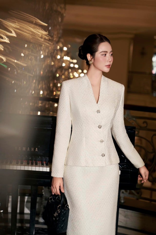 Vợ Chí Nhân trong 'Cách em 1 milimet' đời thực có nhan sắc 'hack tuổi' ra sao? - Ảnh 8.