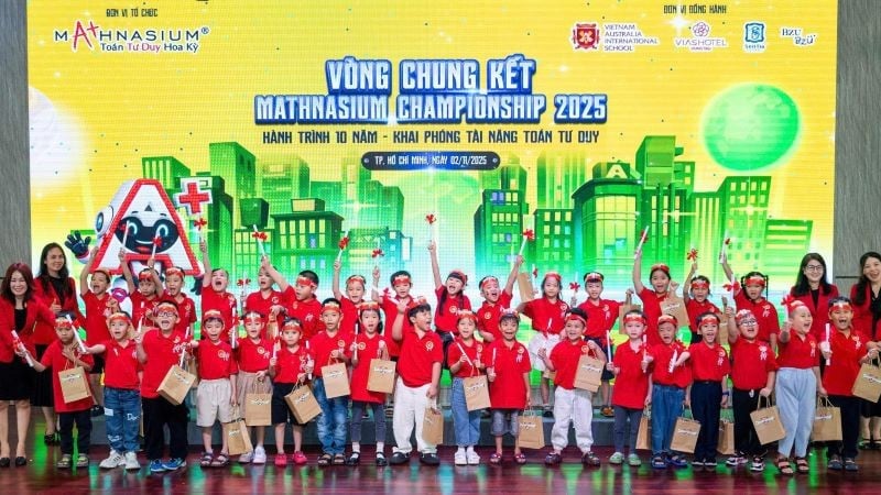 De winnende kandidaten lieten foto's maken als aandenken.