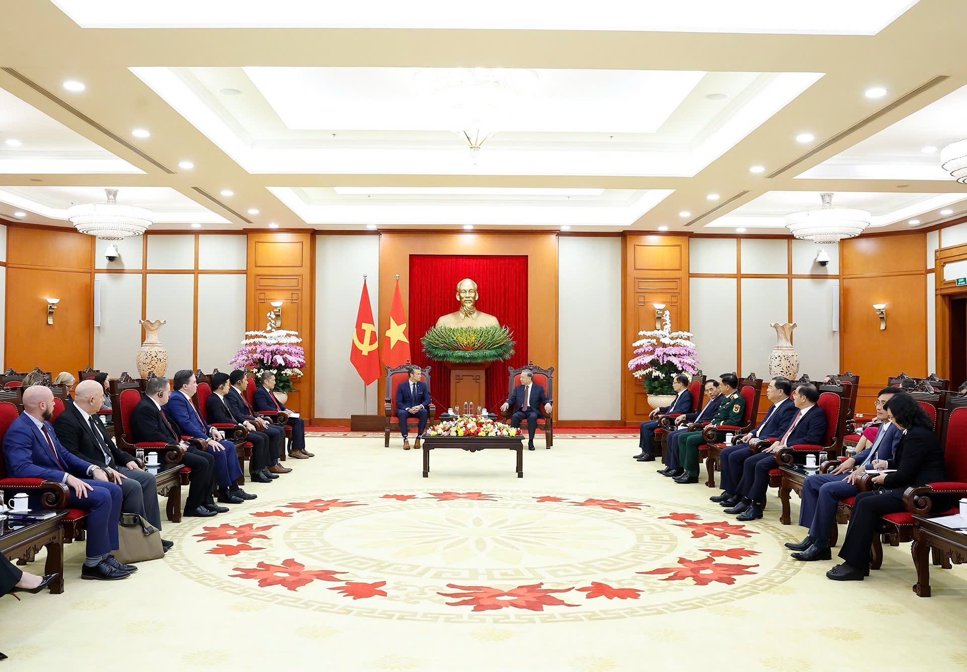 Mỹ sẽ tiếp tục hỗ trợ Việt Nam hiện đại hóa công nghiệp Quốc phòng- Ảnh 2.