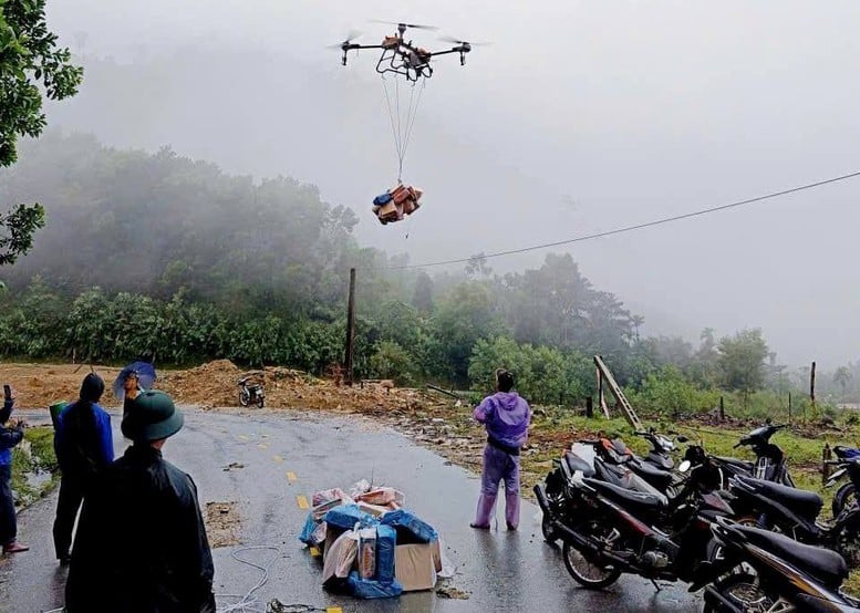 Da Nang: Evacuarea multor gospodării din zonele muntoase din cauza riscului de alunecări de teren - Foto 4. Đà Nẵng: Sơ tán nhiều hộ dân ở miền núi trước nguy cơ sạt lở- Ảnh 4.