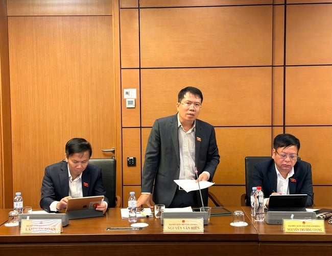 Presslagen (ändrad): Att hålla jämna steg med den moderna medieutvecklingen och skapa förutsättningar för pressen att utvecklas i linje med digitaliseringstrenden - Foto 2. Luật báo chí (sửa đổi): Bắt kịp sự vận động của truyền thông hiện đại, tạo điều kiện để báo chí phát triển phù hợp xu thế số hóa  - Ảnh 2.