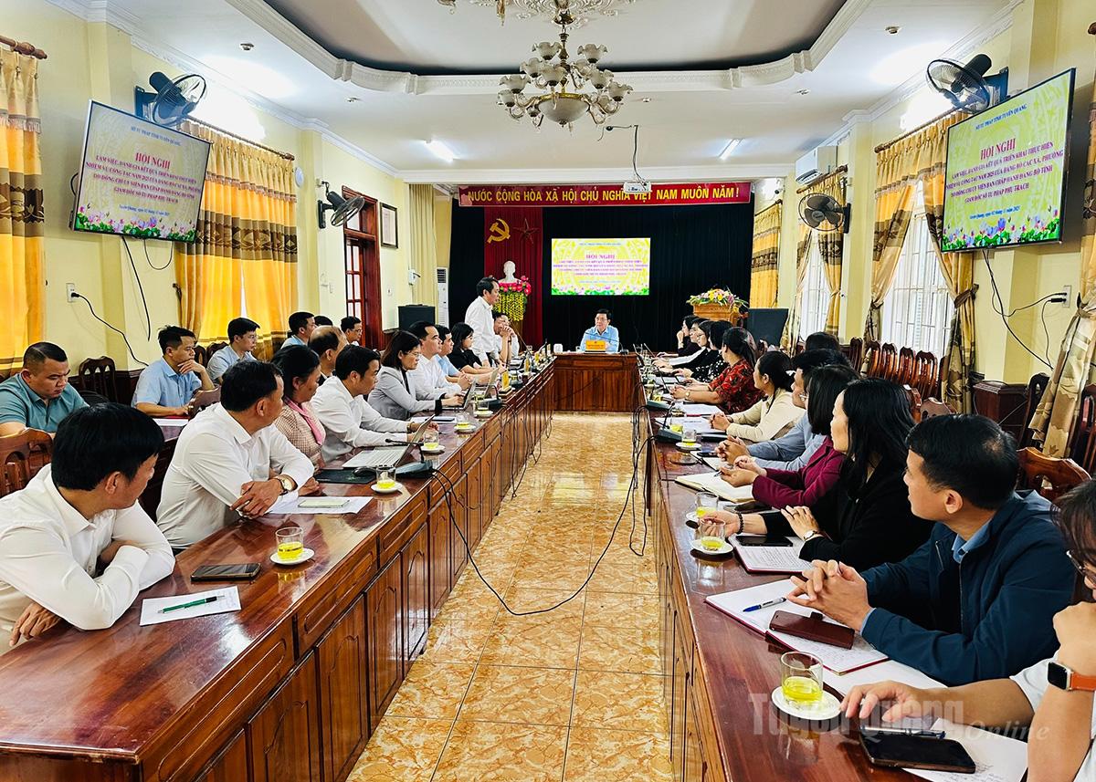 Quang cảnh buổi làm việc.