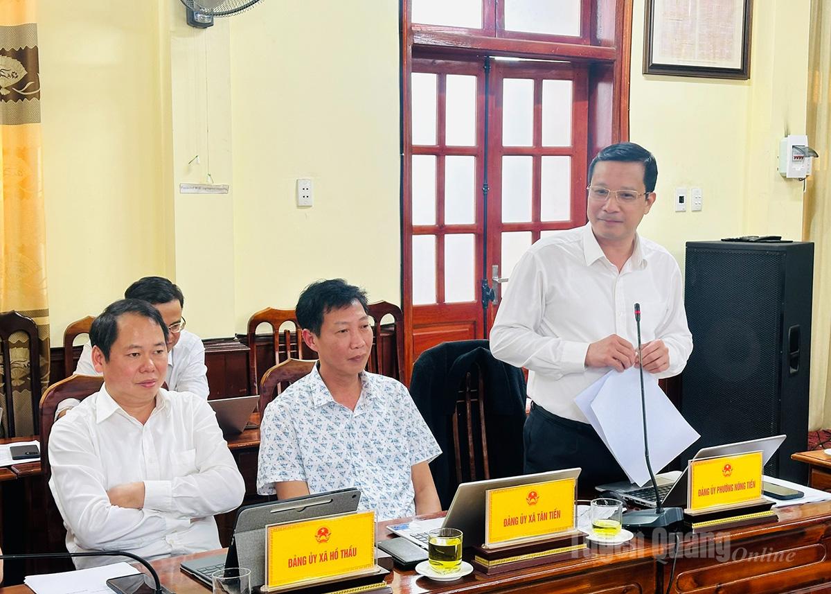  Lãnh đạo phường Nông Tiến báo cáo kết quả thực hiện nhiệm vụ công tác năm 2025 trên địa bàn phường.