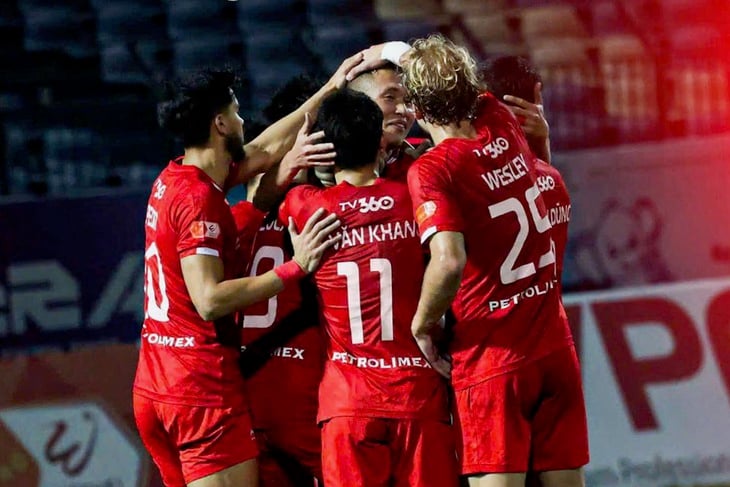 Siêu phẩm khiến CLB Thanh Hóa rơi xuống áp chót bảng - Ảnh 1.