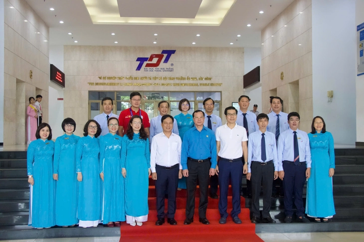 Phó thủ tướng Mai Văn Chính thăm Trường đại học Tôn Đức Thắng, dự bế mạc giải bóng đá công nhân - Ảnh 2.