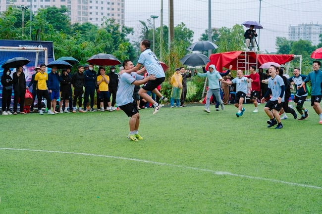 Chung  kết môn bóng đá, Đại hội Thể dục Thể thao phường Yên Sở lần thứ I năm 2025- Ảnh 1.