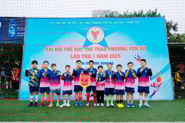 Chung  kết môn bóng đá, Đại hội Thể dục Thể thao phường Yên Sở lần thứ I năm 2025- Ảnh 2.