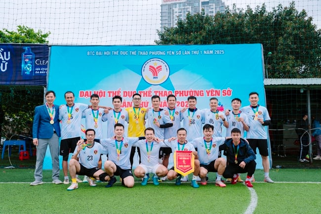 Chung  kết môn bóng đá, Đại hội Thể dục Thể thao phường Yên Sở lần thứ I năm 2025- Ảnh 3.