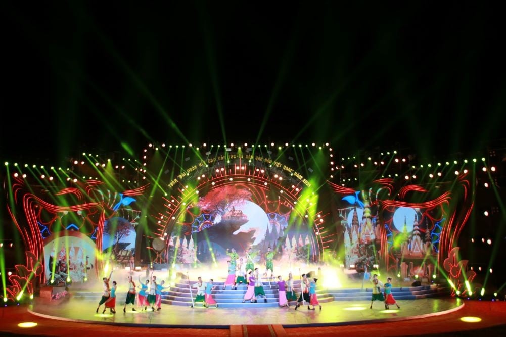 Ấm áp và rực rỡ đêm khai mạc 'Đại đoàn kết các dân tộc - Di sản Văn hóa Việt Nam 2021'