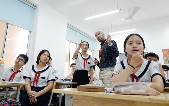 Tiếng Anh thành ngôn ngữ thứ hai trong trường học: Tìm phương pháp giảng dạy phù hợp - Ảnh 1.