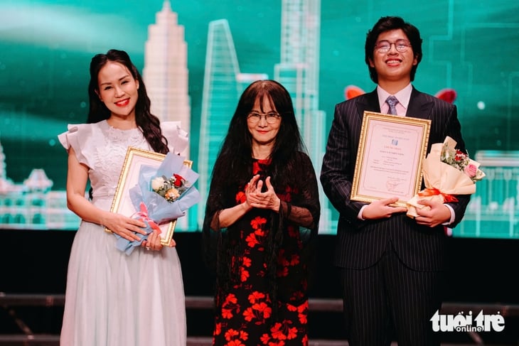 Tùng Dương đoạt huy chương vàng Liên hoan Âm nhạc toàn quốc - Ảnh 5.