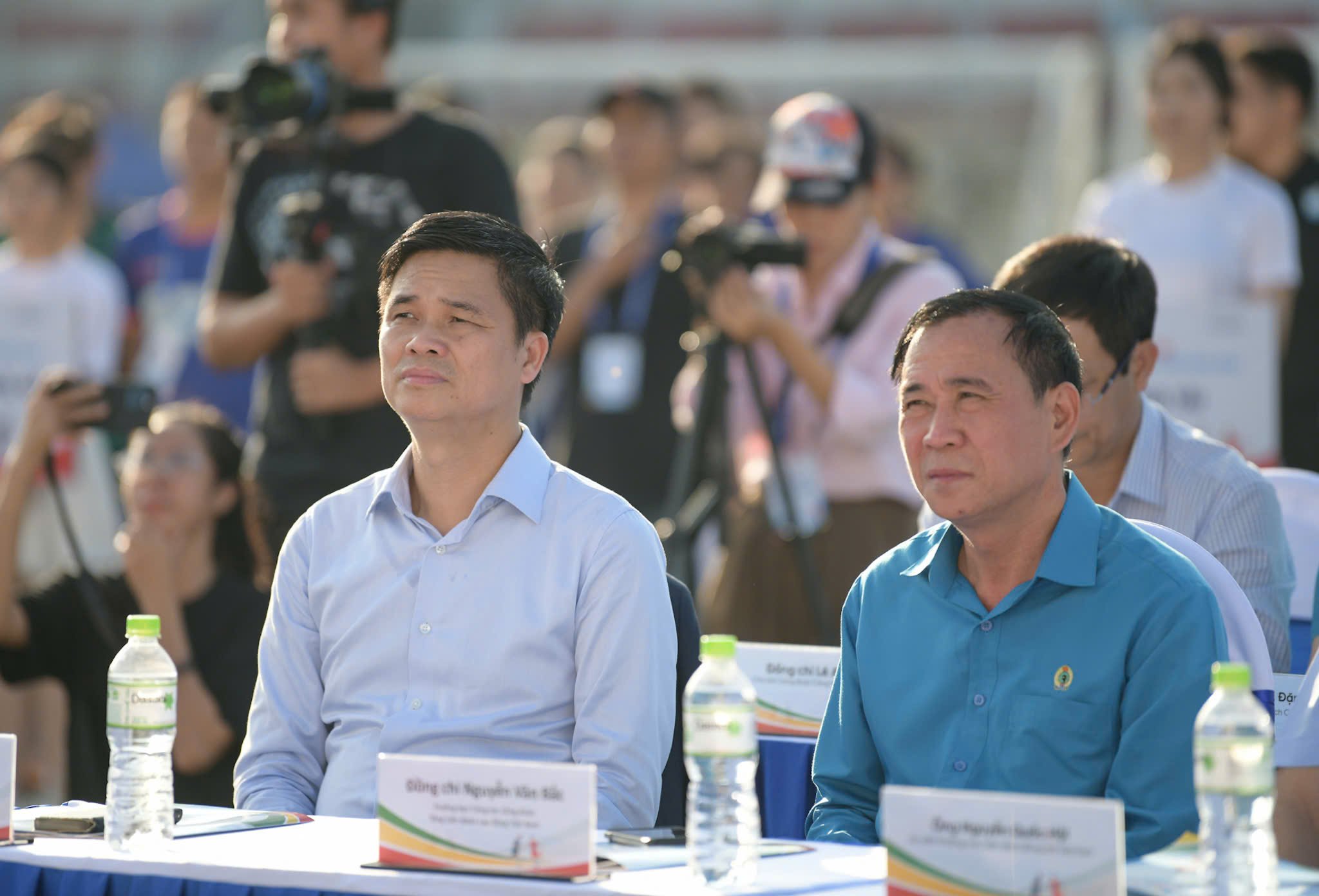 HLV Kim Sang Sik dự lễ khai mạc giải bóng đá công nhân, viên chức Việt Nam 2025 - Ảnh 6.