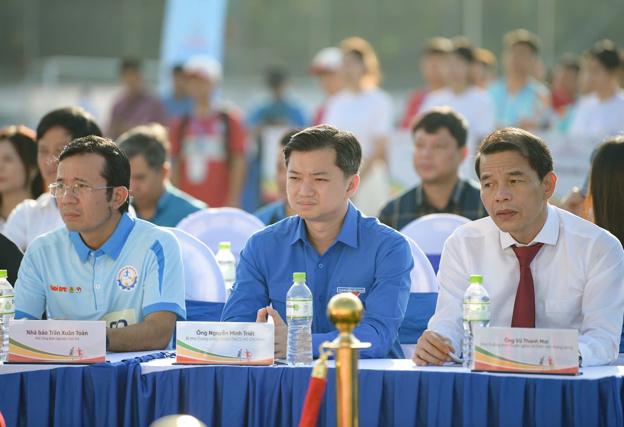 HLV Kim Sang Sik dự lễ khai mạc giải bóng đá công nhân, viên chức Việt Nam 2025 - Ảnh 8.