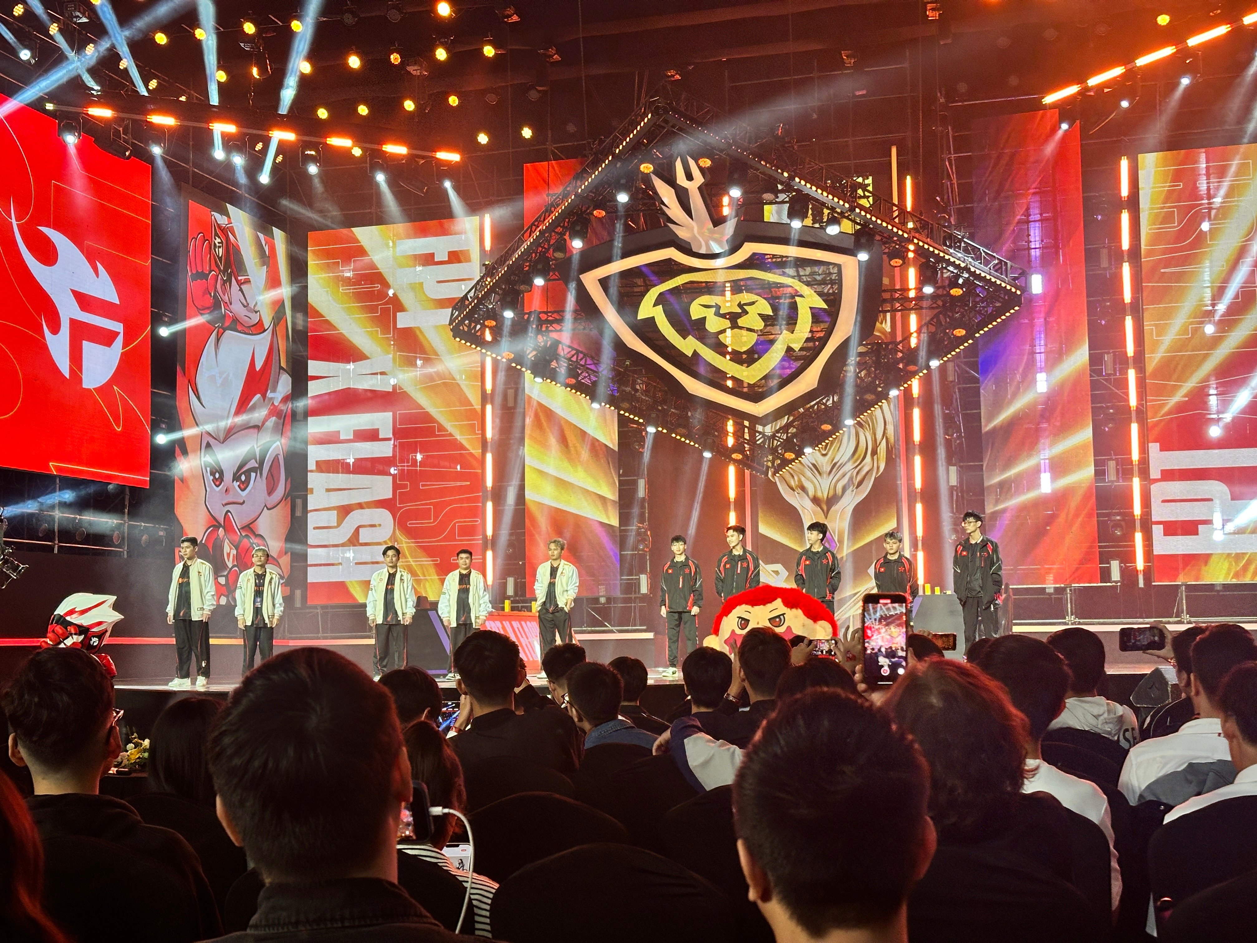 FPT x Flash-Meisterschaftsfoto 1 FPT x Flash vo dich anh 1