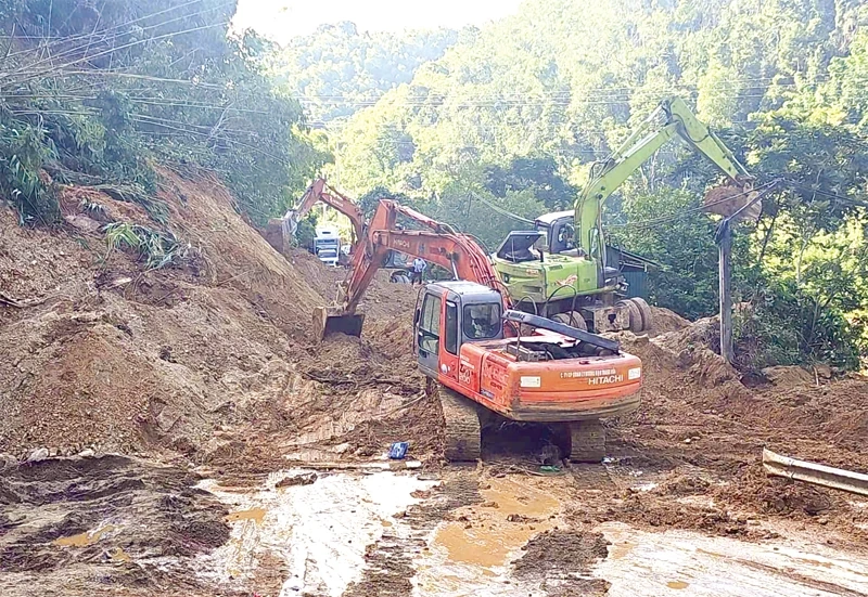 Restauração da infraestrutura de tráfego após tempestades e inundações.