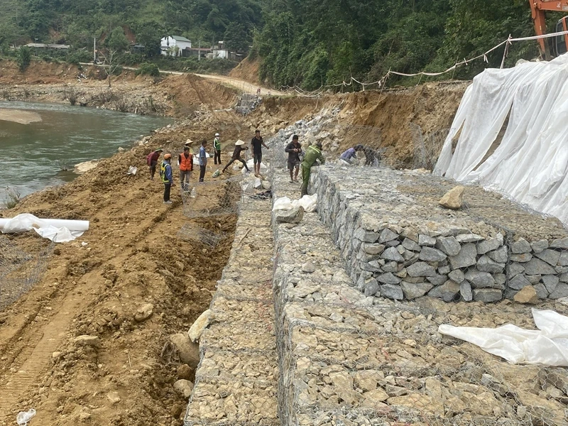 Restauração da infraestrutura de tráfego após tempestades e inundações.