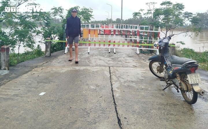 Menurut pemimpin Komite Rakyat Komune Nam Phuoc, setelah pilar jembatan runtuh, warga setempat memasang penghalang, memasang rambu peringatan dan menghentikan sementara lalu lintas melintasi jembatan dari Komune Nam Phuoc untuk memastikan keselamatan masyarakat dan kendaraan.