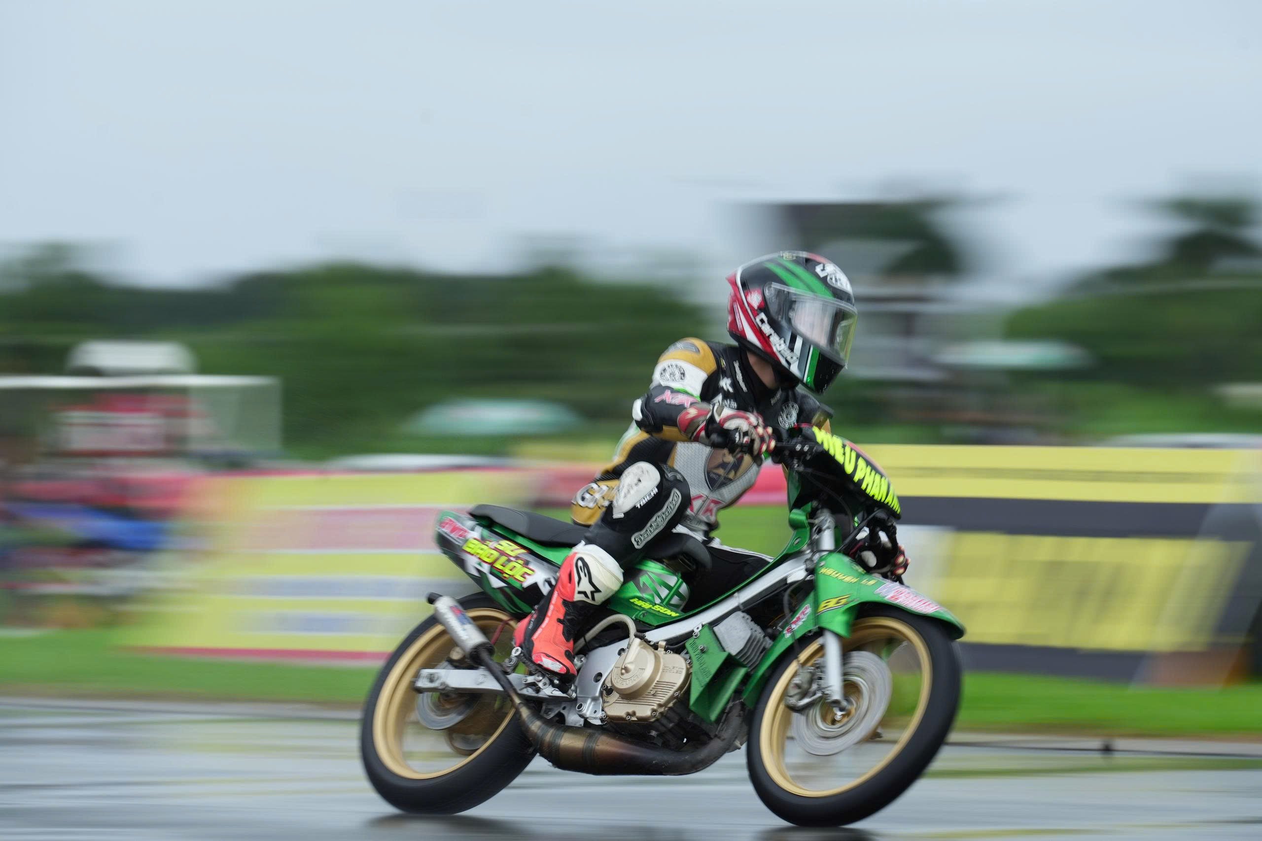 Vĩnh Long: Kịch tính giải đua xe mô tô 'sân tròn' vô địch quốc gia- Ảnh 5.