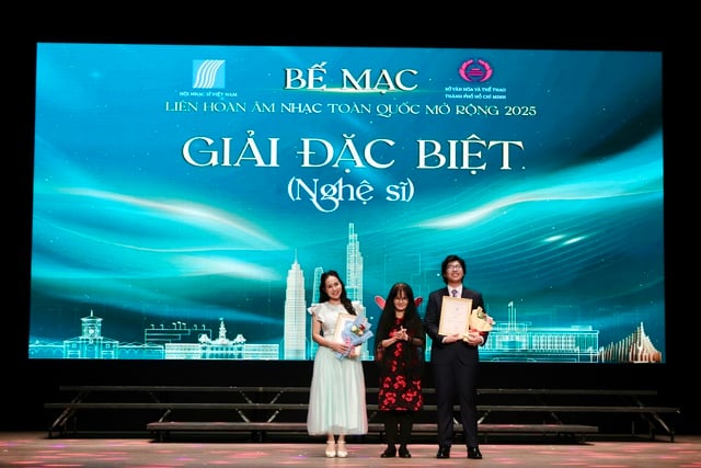 Y Garia Enuol បានឈ្នះមេដាយមាសនៅមហោស្រពតន្ត្រីបើកថ្នាក់ជាតិឆ្នាំ 2025 - រូបថត 5 ។ Y Garia Ênuôl đoạt huy chương vàng tại Liên hoan Âm nhạc toàn quốc mở rộng 2025 - Ảnh 5.