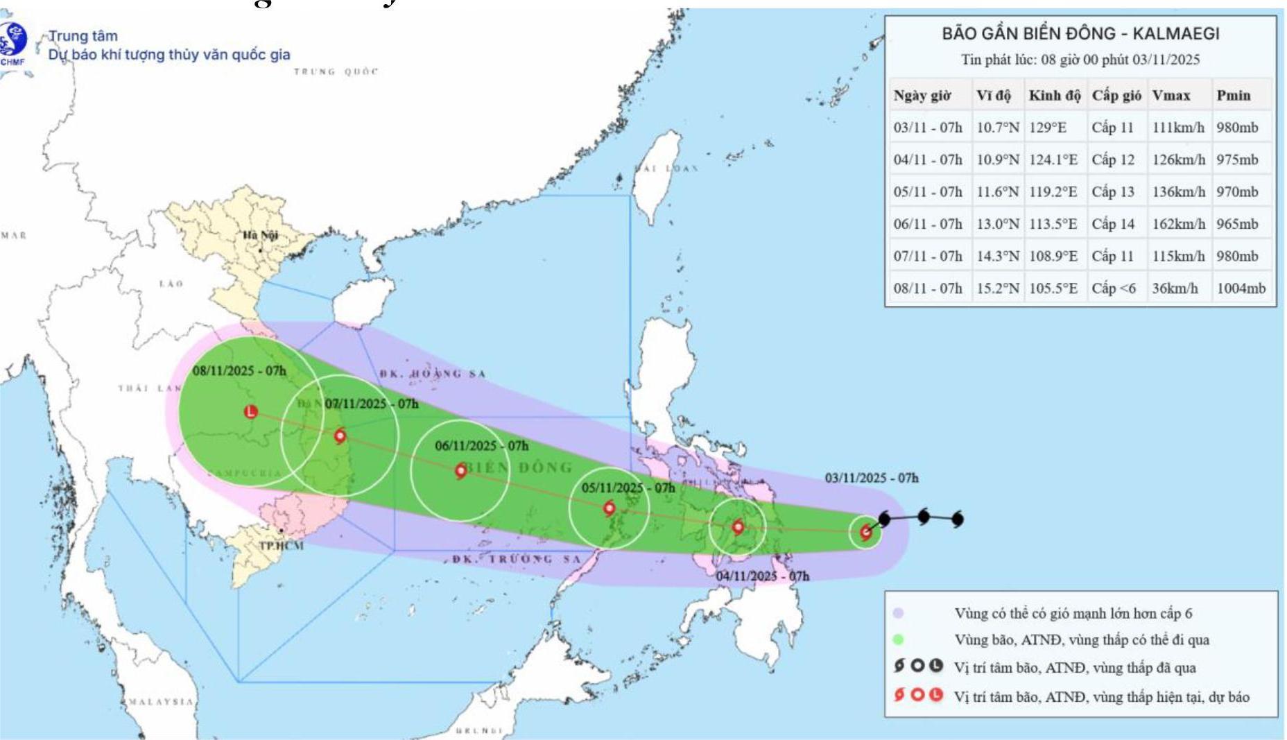 Prognoskarta över tyfonen Kalmaegis bana och intensitet från och med klockan 08:00 den 3 november 2025.