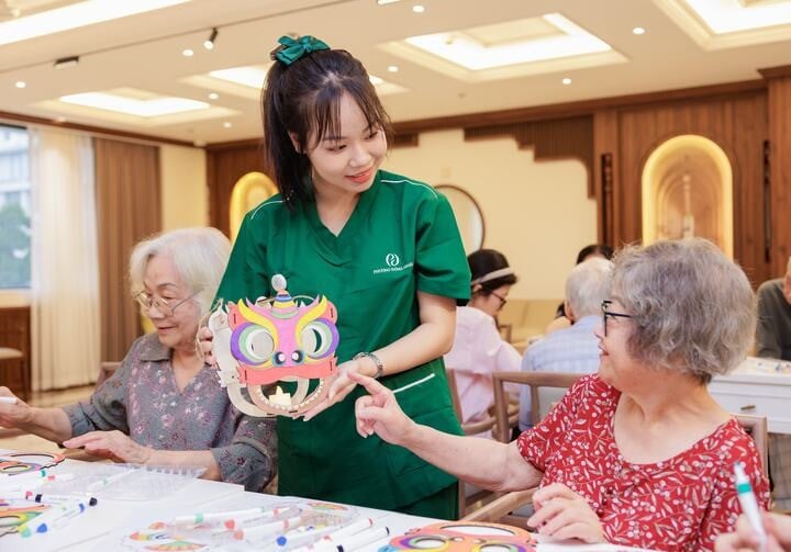 Корисні клубні заняття приносять єдність та радість у похилому віці.