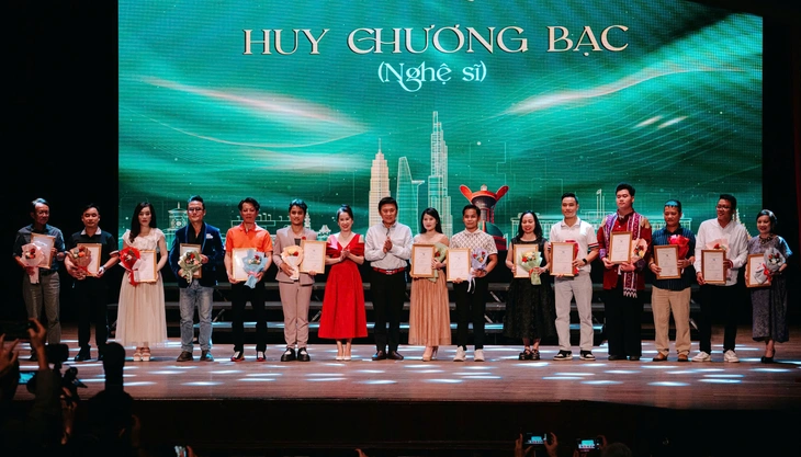 Hòa nhạc Giao hưởng hữu nghị Việt Nam - Trung Quốc nhân 75 năm thiết lập quan hệ ngoại giao - Ảnh 5.