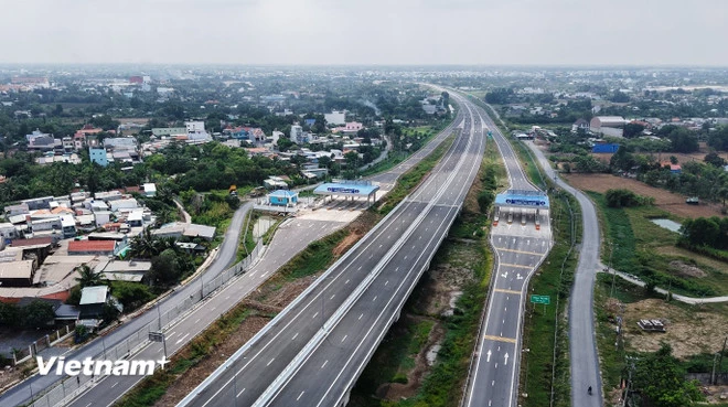 अगर उत्तर-दक्षिण एक्सप्रेसवे को टोल वसूलना है, तो उसमें यातायात निगरानी और नियंत्रण प्रणाली होनी चाहिए। (फोटो: वियत हंग/वियतनाम+)