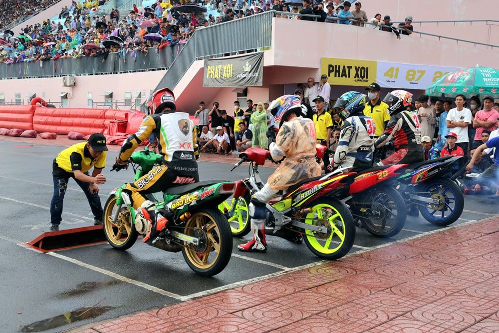 40 ສະໂມສອນເຂົ້າຮ່ວມແຂ່ງຂັນກິລາລົດຈັກແຫ່ງຊາດ 2025 - ຮູບ 1