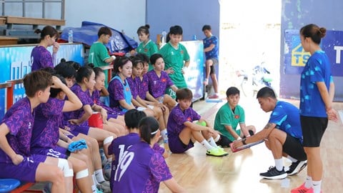 ក្រុម​ហ្វូតសាល​នារី​វៀតណាម​ហ្វឹកហាត់​នៅ​ប្រទេស​ចិន​ត្រៀម​ស៊ីហ្គេម​៣៣