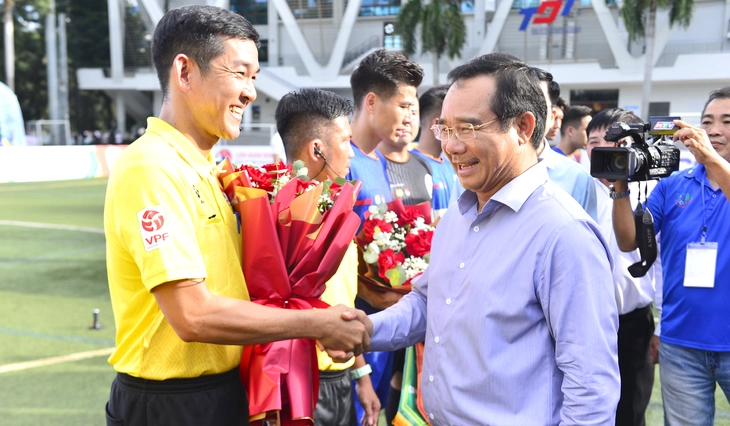 bóng đá công nhân - Ảnh 3.