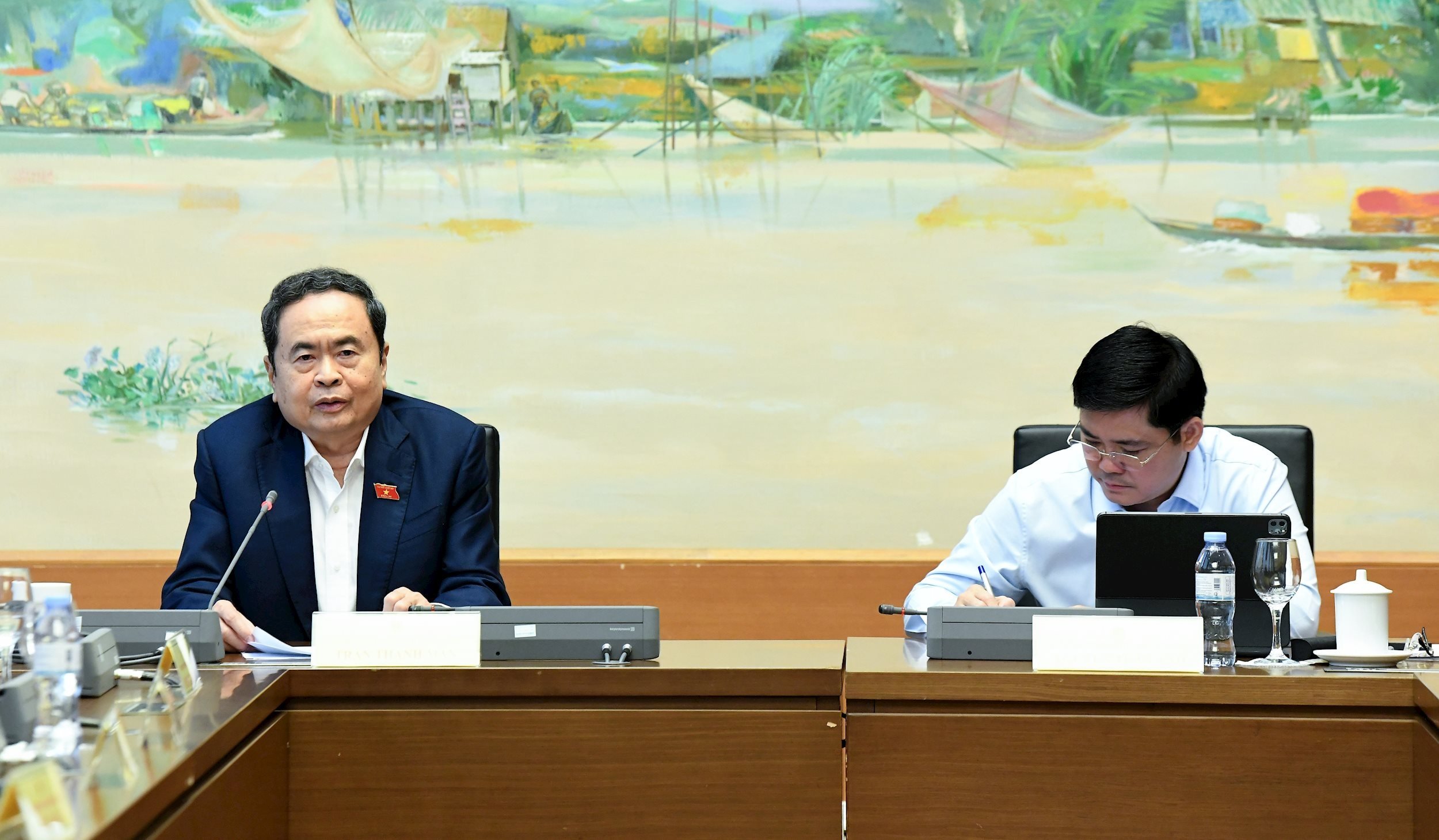 Tran Thanh Man, a Nemzetgyűlés elnöke felszólal a 11. csoport vitaülésén