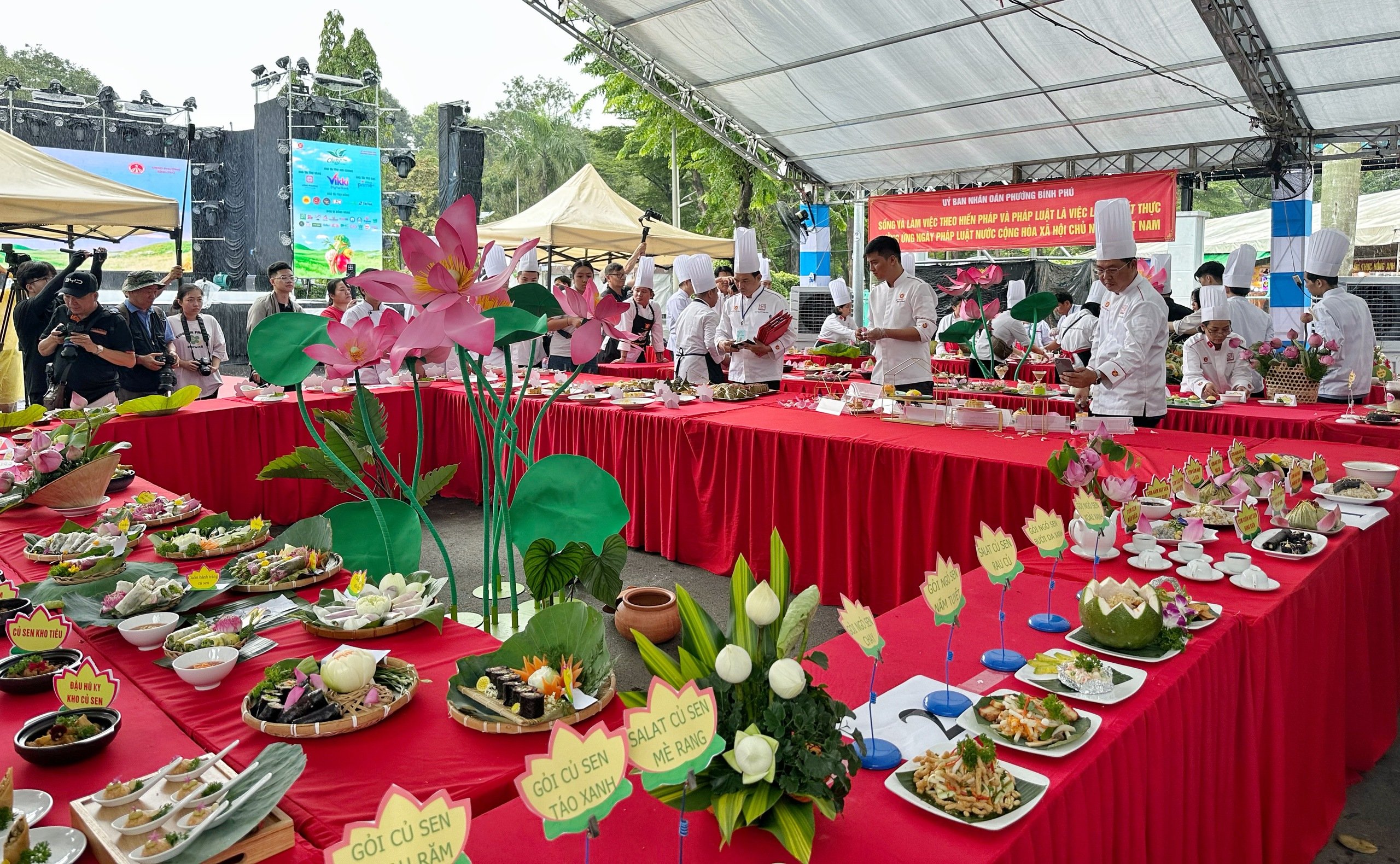 Kỷ lục Việt Nam: 200 món chay từ sen tại lễ hội ẩm thực chay ở TP.HCM - Ảnh 6.